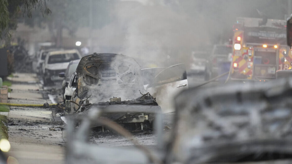 Συντριβή αεροπλάνου στο Σαν Ντιέγκο: «Πολλά τα θύματα» λένε οι αρχές – Καταστράφηκαν σπίτια και αυτοκίνητα (Εικόνες, Βίντεο)