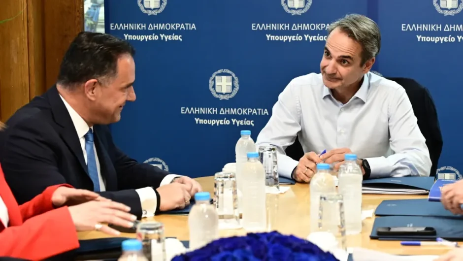 Το ΕΣΥ καταρρέει και ο Μητσοτάκης επαίρεται για ένα επικοινωνιακό τετραψήφιο αριθμό