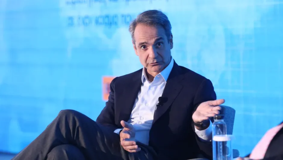 Η κυβέρνηση επιχειρεί να σκεπάσει τις αντίθετες φωνές μετά το πόρισμα του ΕΜΠ για τα Τέμπη