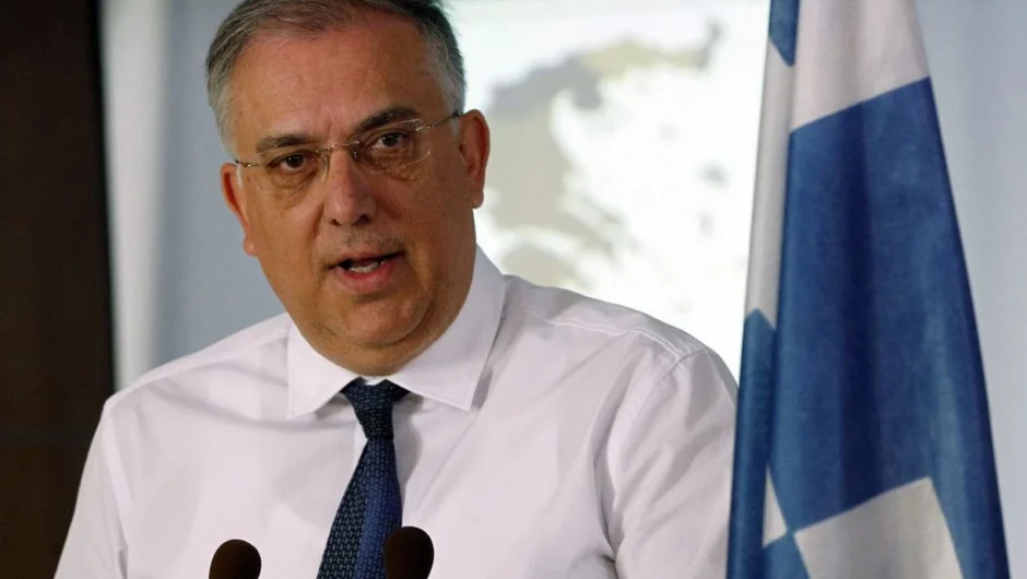 Η πρωτοβουλία Θεοδωρικάκου, η στάση του Τσίπρα στο συνέδριο, ο πρόεδρος που σνομπάρει πρόεδρο, η συνεργασία Άδωνι-Δούκα