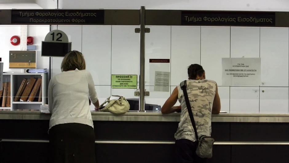 Η Εφορία στήνει παγίδα σε φορολογούμενους με εισοδήματα 10.000 – 20.000 ευρώ