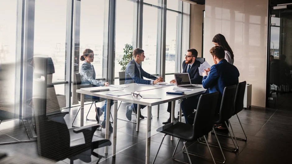 Πόσο ελεύθερος χρόνος απομένει στους Έλληνες εργαζόμενους; – Απλήρωτες υπερωρίες και εξαντλητικά ωράρια