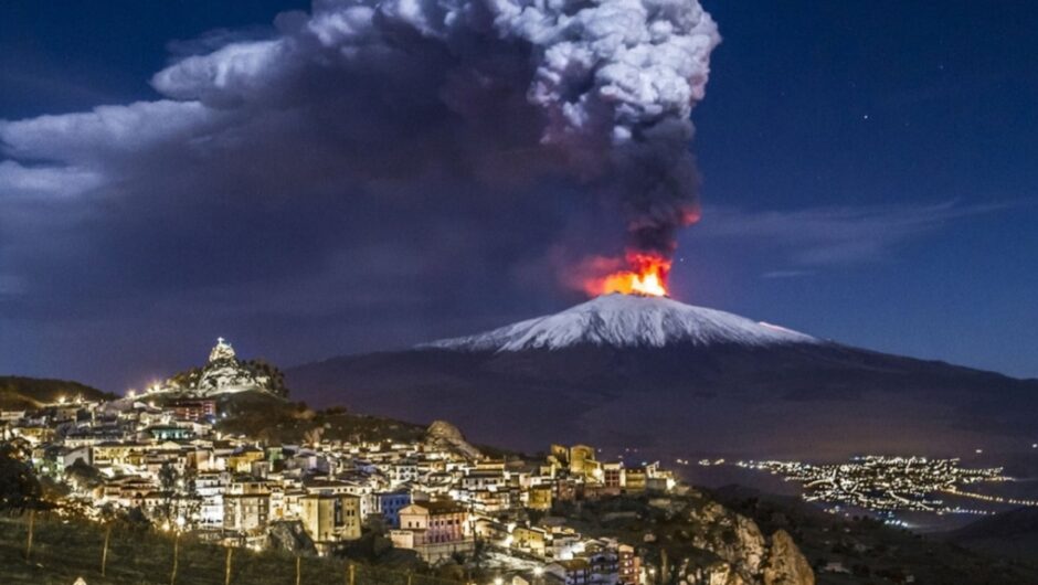 «Ξύπνησε» ξανά το ηφαίστειο της Αίτνας εκτοξεύοντας μεγάλες ποσότητες λάβας και τέφρας – ΦΩΤΟ και ΒΙΝΤΕΟ