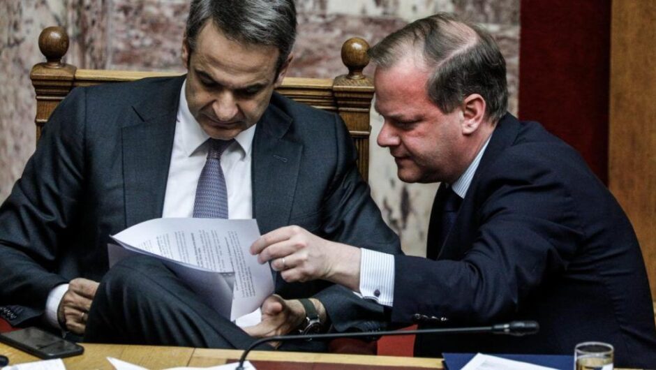 Για παράβαση καθήκοντος σε βαθμό πλημμελήματος ο Καραμανλής, για πρόκληση του κοινού περί δικαίου αισθήματος σε βαθμό κακουργήματος η κυβέρνηση