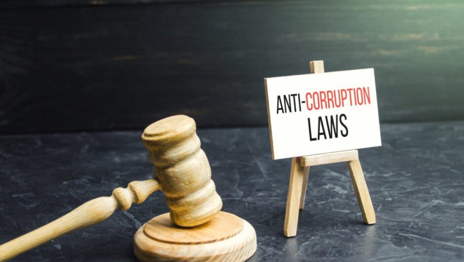 Η εξουσία πρέπει να είναι και να δείχνει τίμια. Τόσο απλά