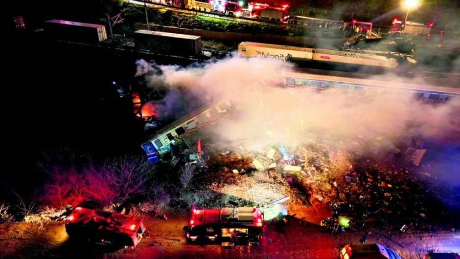 Η κυβέρνηση σΚαρώνη επικίνδυνα παιχνίδια