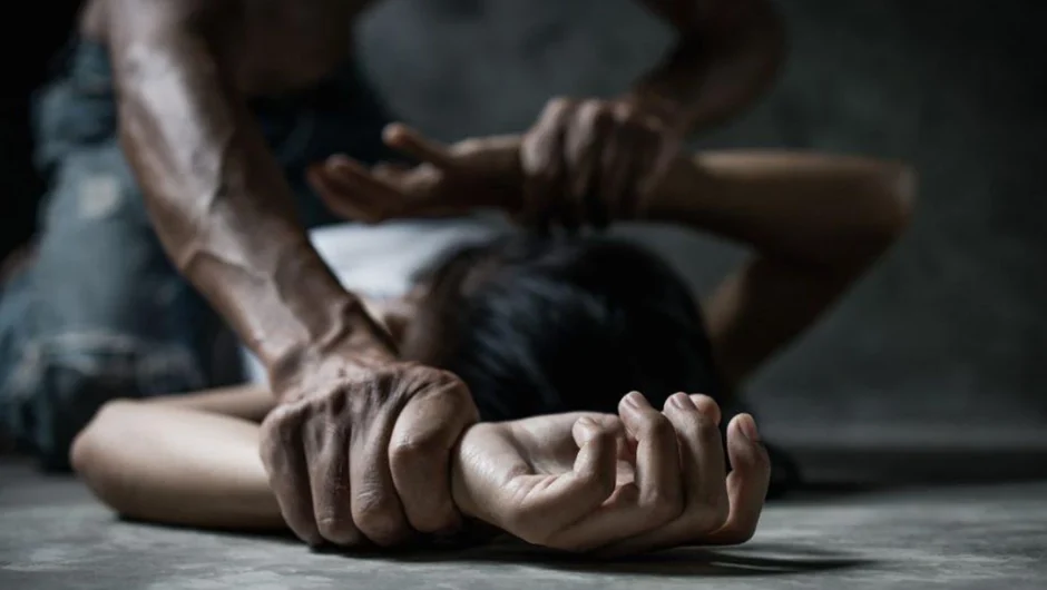 «Επικίνδυνη» πόλη η Αθήνα για τις γυναίκες – Δίχως τέλος ο εφιάλτης των σεξουαλικών επιθέσεων