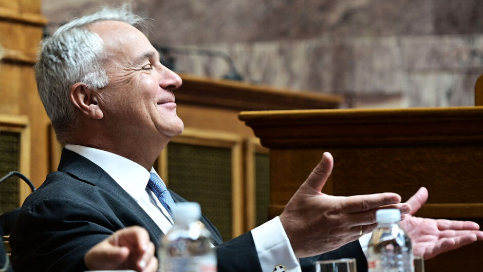 Ο Βορίδης κλείνει το μάτι στην ακροδεξιά με «τραμπικό» νομοσχέδιο για το μεταναστευτικό