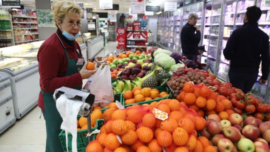 Ακρίβεια / Τα τρόφιμα φθηναίνουν στο χωράφι αλλά ακριβαίνουν στο ράφι