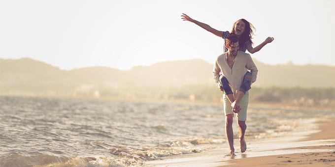 Σχέσεις: Είναι το χιούμορ το μυστικό της επιτυχίας;