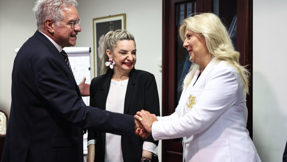 Λίγα λόγια και αξιοπρέπεια στον ασθενή…