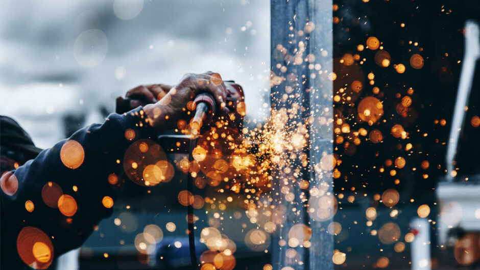 Ανταγωνιστικότητα με μισθωτούς-λάστιχο και κακοπληρωμένους – Νέα παρέμβαση για την εξυπηρέτηση του ΣΕΒ