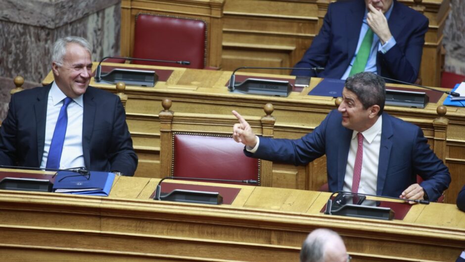 Μαξίμου υπό πίεση: «Σάντουιτς» η κυβέρνηση από Τέμπη και ΟΠΕΚΕΠΕ – Μοντέλο Τριαντόπουλου ξανά από ΝΔ (;)
