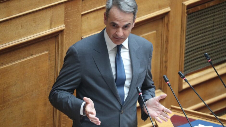 Ο Μητσοτάκης εγκαινιάζει τη μπίζνα με πανεπιστημιακά πτυχία με πανηγυρική ανάρτηση