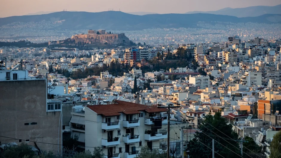 Υπερτιμημένα κατά 20% τα ακίνητα στην Ελλάδα, πού οφείλεται η εκτίναξη των τιμών – Τι αναφέρει έκθεση της Κομισιόν