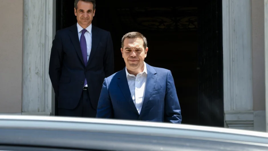 Ο Αλέξης Τσίπρας μιλά ως αρχηγός κόμματος, ο Κυριάκος Μητσοτάκης τον περιμένει, ΣΥΡΙΖΑ και ΠΑΣΟΚ ανησυχούν για το αύριο