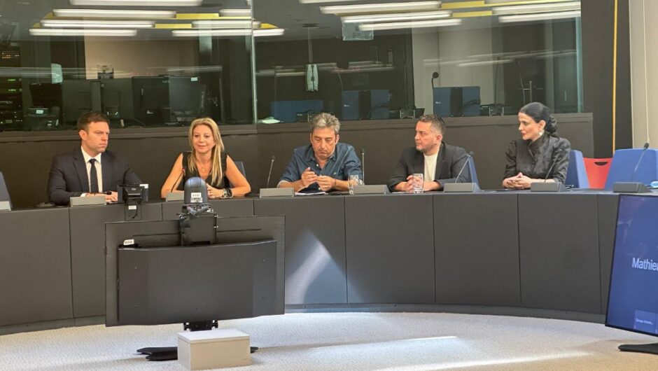 Απείλησαν εμένα και τον γιο μου γιατί κατηγόρησα τον Μητσοτάκη, ο πρωθυπουργός παρεμβαίνει στη Δικαιοσύνη επαναλαμβάνει από το ευρωκοινοβούλιο η Καρυστιανού
