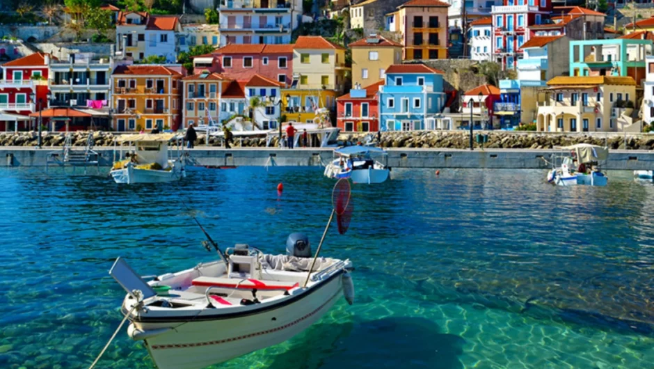 Ο καλοκαιρινός «πονοκέφαλος» της Κυβέρνησης: Εκατοντάδες χιλιάδες κενές θέσεις εργασίας στον τουρισμό