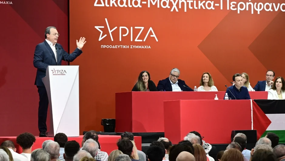 Το μνημόσυνο του ΣΥΡΙΖΑ, η τελευταία παρουσία του Τσίπρα, γιατί πήρε τη θέση ο Σκρέκας και η Ζαχαράκη που το τόλμησε