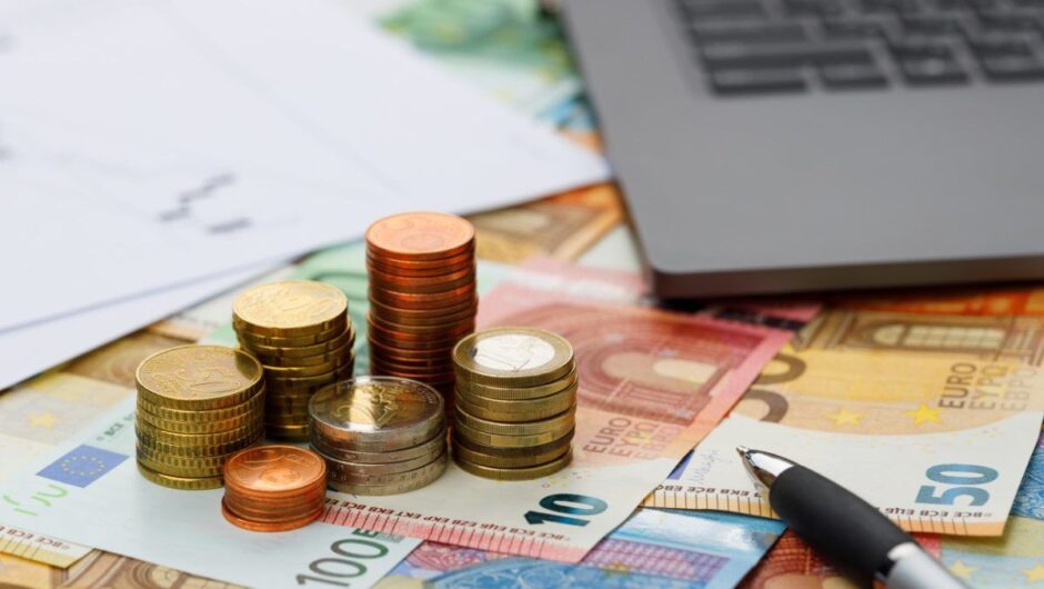 Με χρέη στην εφορία ο ένας τους δύο Έλληνες – Εκτοξεύθηκαν οι ληξιπρόθεσμες οφειλές το α’ τετράμηνο του 2025