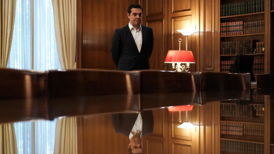 Ο Τσίπρας μιλά για κλεπτοκρατία, τα λέει στον Μητσοτάκη χοντρά, ο Τασούλας δεν του δίνει τα πρακτικά και η ΕΡΤ τον λογοκρίνει αυστηρά