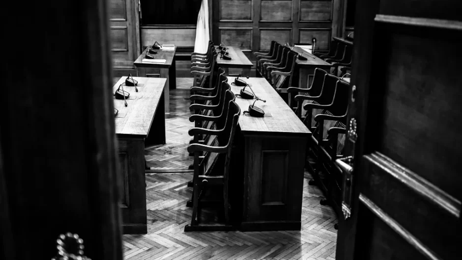 Αλλο ο καθιστός πόλεμος, άλλο η θερμή σύγκρουση