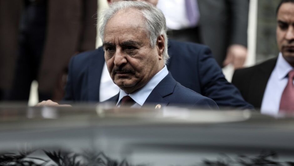 Λιβύη: Πόρτα Χαφτάρ σε Πλεύρη και αντιπροσωπεία της ΕΕ- «Είστε ανεπιθύμητοι» – Το παρασκήνιο