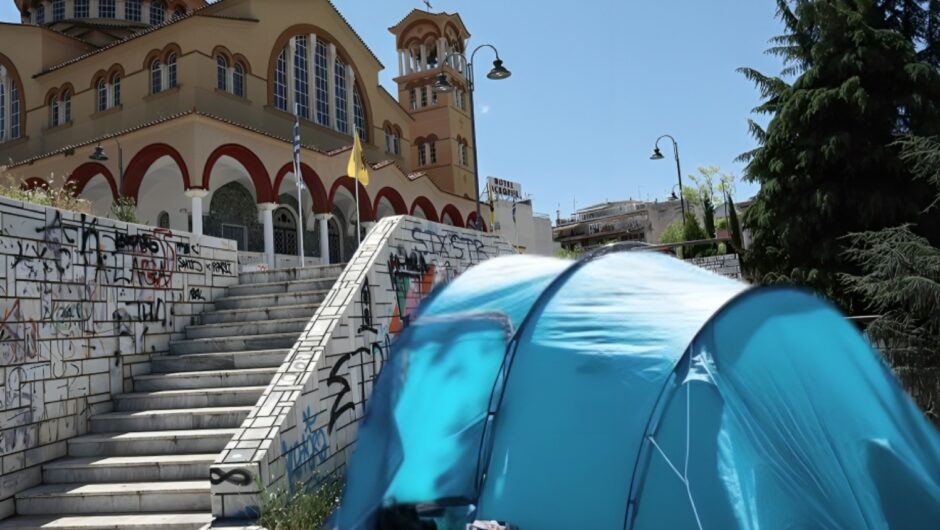 Κατασκήνωσαν ετσιθελικά στην …δροσιά σε πολυσύχναστο σημείο της πόλης της Λάρισας – Κινητοποιήθηκε η αστυνομία