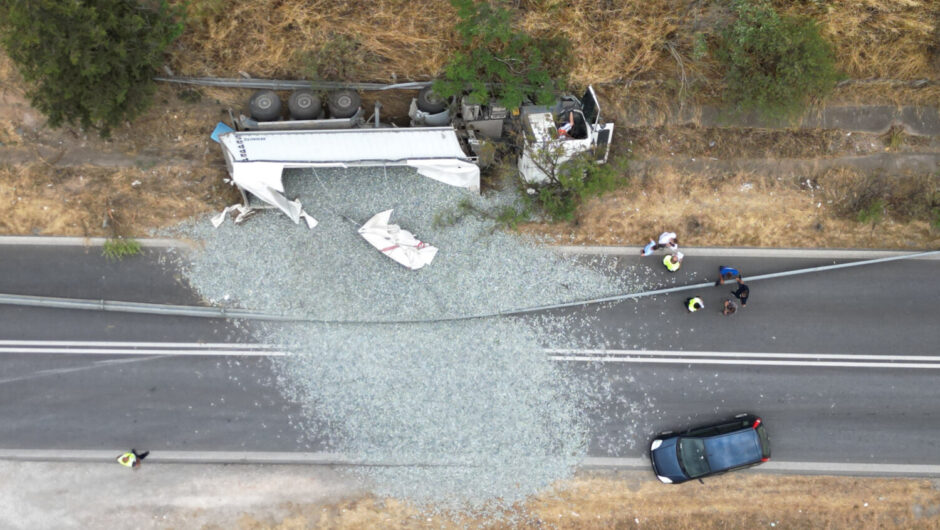 Συγκλονιστικές εικόνες από το τροχαίο στον ΠΑΘΕ (φωτ.)