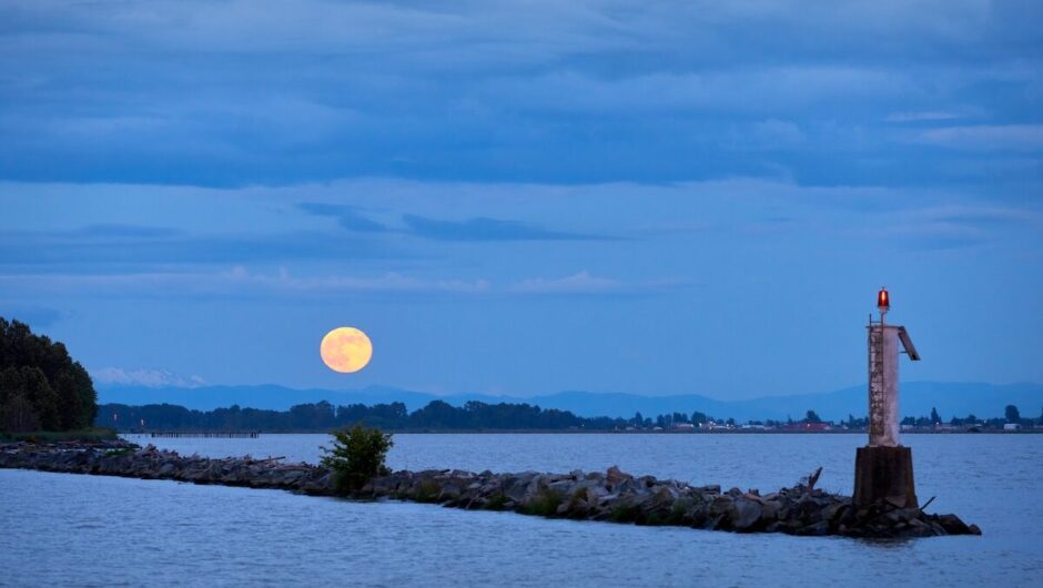 Γιατί το φεγγάρι δεν «βγαίνει» την ίδια ώρα κάθε βράδυ