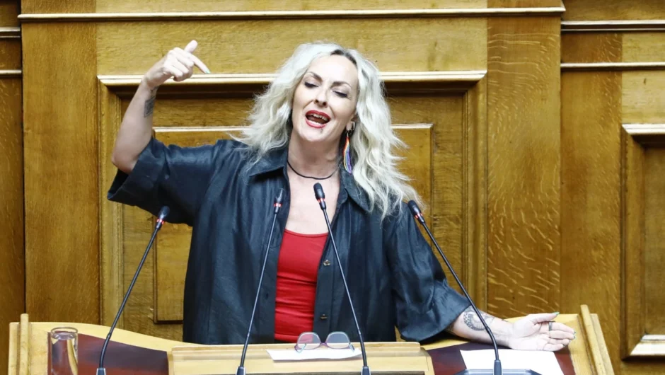 Η βουλευτής της Πλεύσης Ελευθερίας, Τζώρτζια Κεφαλά τραγούδησε από… το βήμα της Βουλής