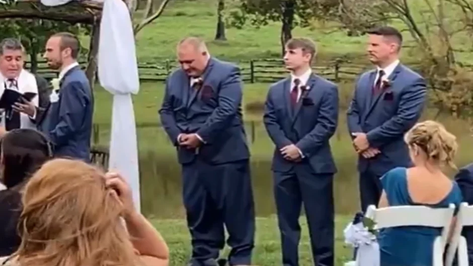 Το παντελόνι του κουμπάρου πέφτει ξαφνικά την ώρα του γάμου μπροστά σε όλους τους καλεσμένους – Δείτε το viral βίντεο