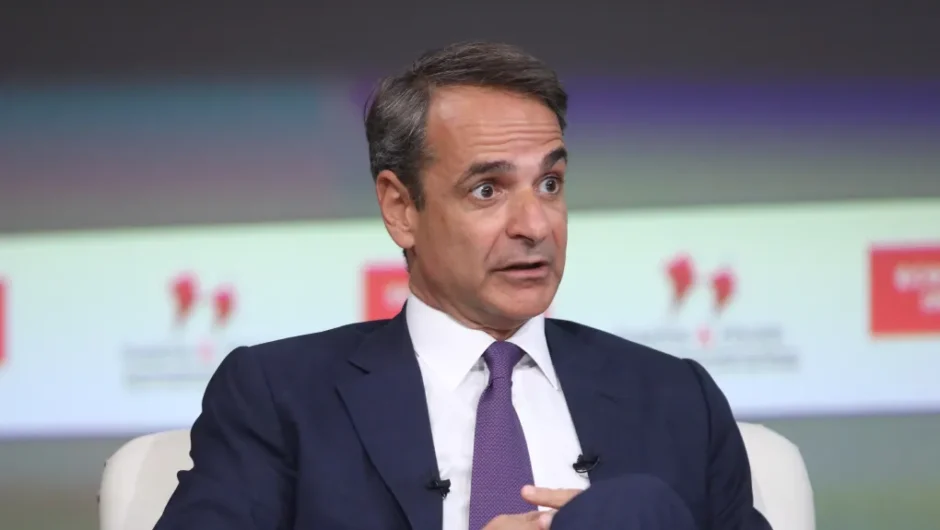 «Ουδέν σχόλιο» Μητσοτάκη για τις εξωφρενικές τραπεζικές χρεώσεις