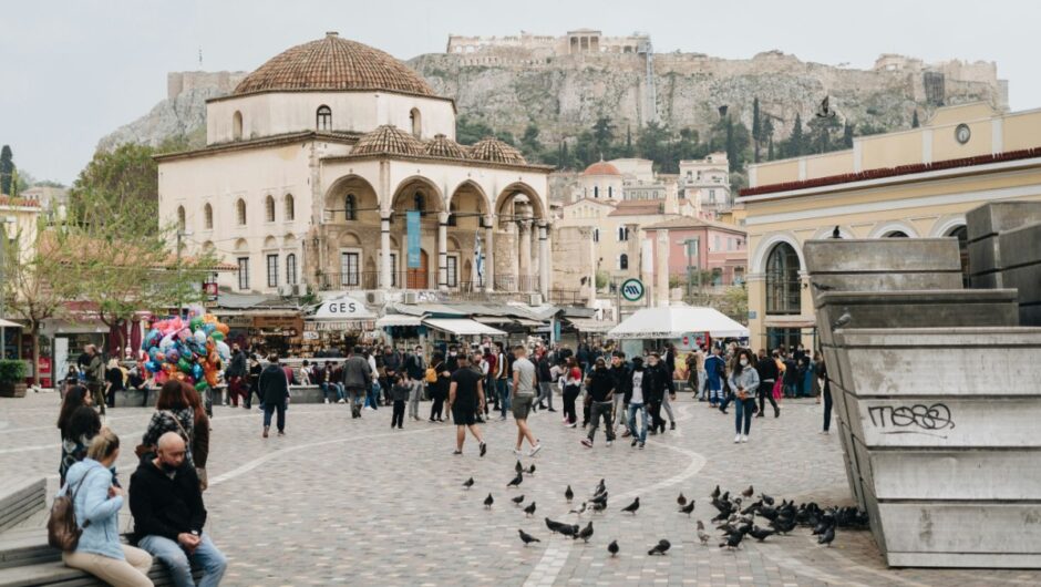 Απογοήτευση για το μέλλον, πίεση από την ακρίβεια – Οι Έλληνες κατακλύζονται από αβεβαιότητα