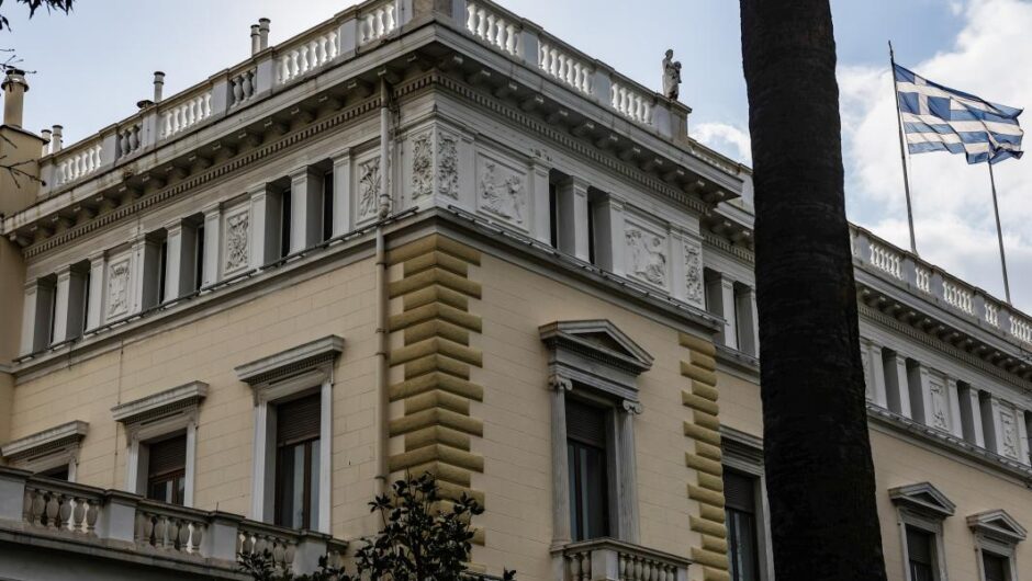 6 Ιουλίου 2015 / Στο φως αποσπάσματα από τα πρακτικά του κρίσιμου συμβουλίου πολιτικών αρχηγών