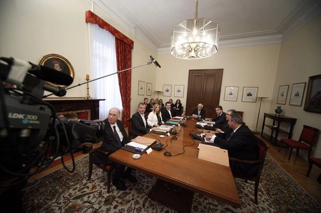 Δημοψήφισμα: Τα πρακτικά απειλούν την ουσία του αντι-ΣΥΡΙΖΑ μετώπου