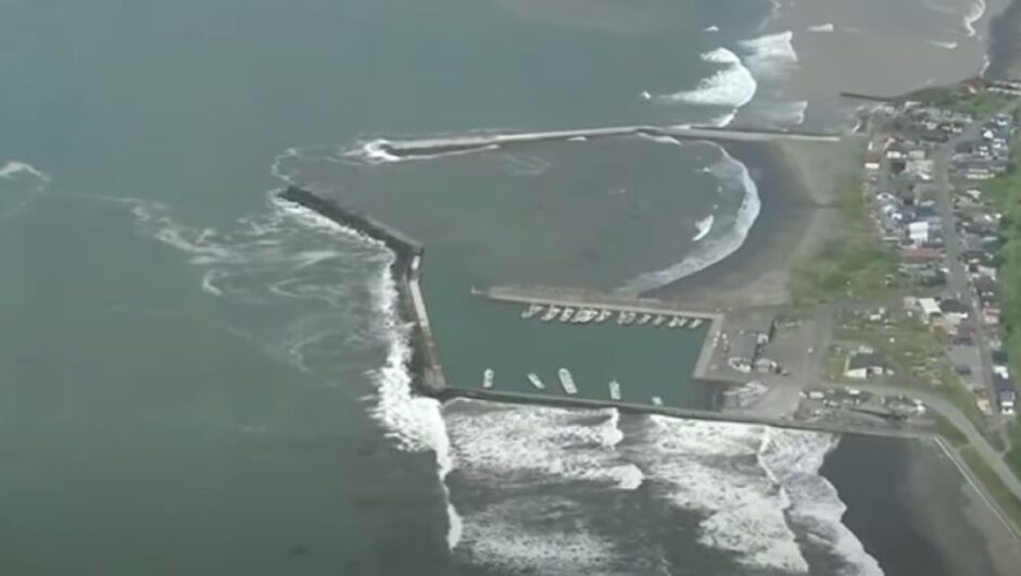 Το τσουνάμι χτυπάει τις ακτές της Καμτσάτκα – Δείτε βίντεο