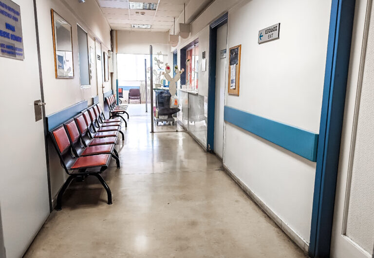 10 συμπτώματα που σας στέλνουν στα επείγοντα – Γιατί δεν πρέπει να τα υποτιμήσετε