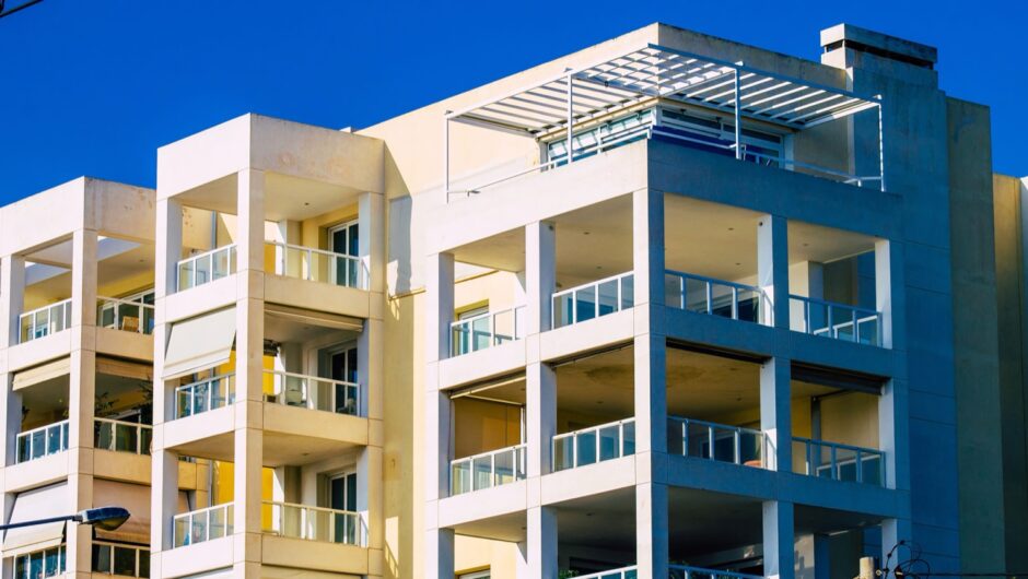 Έρχονται κοινωνικές κατοικίες και στη Λάρισα – «Ανάσα» για νέους, πολύτεκνους και οικογένειες με χαμηλά εισοδήματα