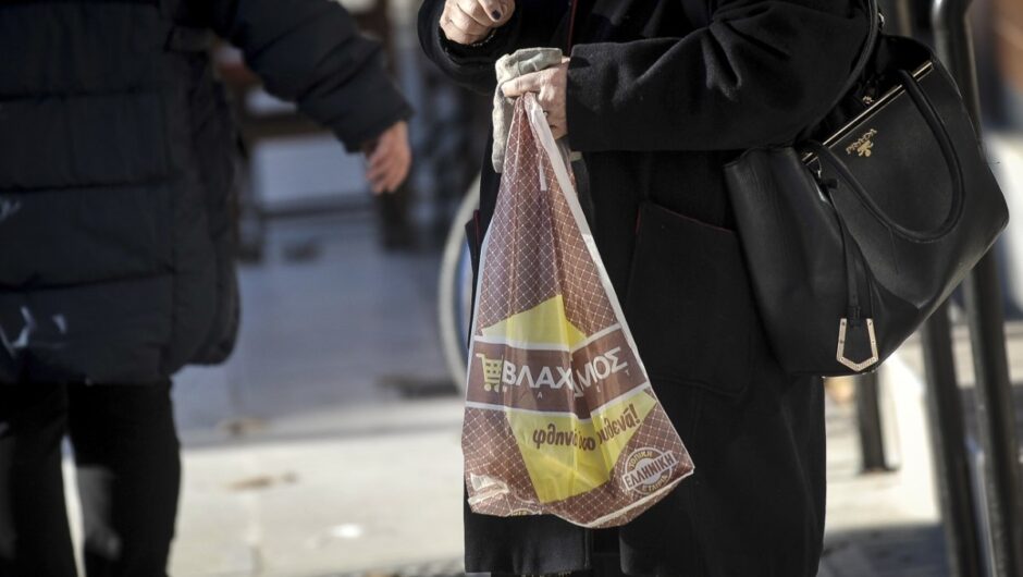 Πιέζει η αντιπολίτευση για συντάξεις και επιπλέον μισθό στο Δημόσιο, «ναι μεν, αλλά» από την κυβέρνηση