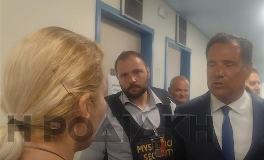 Όταν ασθενείς και υγειονομικοί χτυπάνε καμπάνες για κατάρρευση και ιδιωτικοποίηση του ΕΣΥ του Αδώνιδος τα sms γίνονται του λαϊκισμού το εκκρεμές