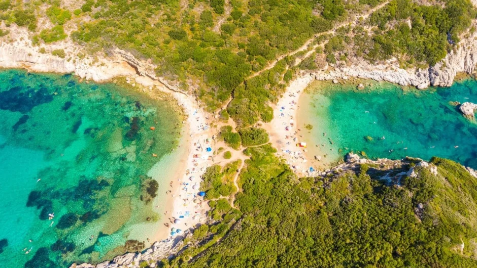 Βουτιά στις 5 πιο όμορφες “δίδυμες” παραλίες της Ελλάδας