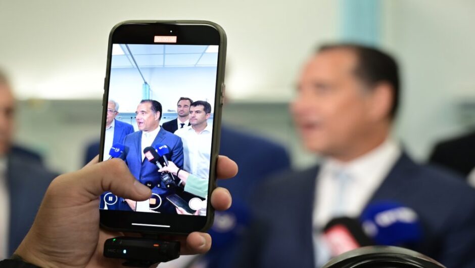 Στο υπόγειο το επικοινωνιακό ασανσέρ