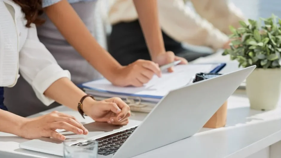 Εργασιακό νομοσχέδιο: Τι προβλέπεται για το ωράριο εργασίας, τις προσλήψεις, επιδόματα – Αναλυτικά όλα τα στοιχεία και τα παραδείγματα