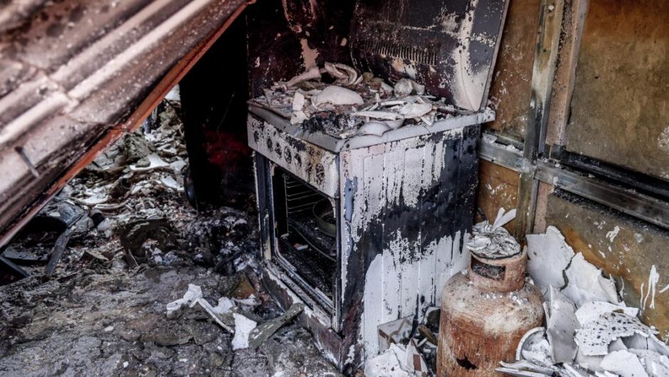 Πυρκαγιές / Τουλάχιστον 284 σπίτια και επιχειρήσεις κάηκαν σε Αχαΐα, Ζάκυνθο, Πρέβεζα και Άρτα