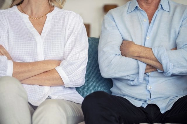 Ιάπωνας τερμάτισε τα μούτρα προς τη σύντροφό του