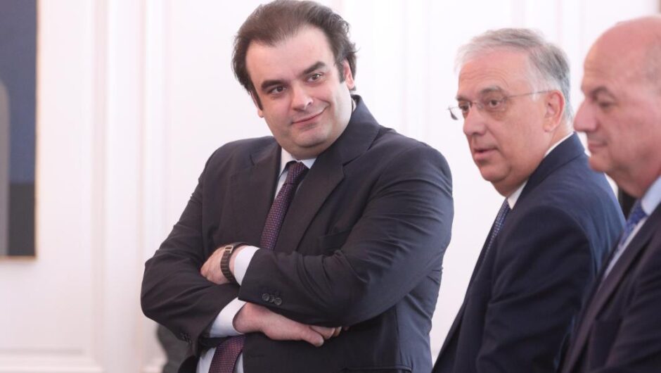 Κυριάκος Πιερρακάκης / «Δώρο» 7,8 εκατ. στα ΜΜΕ – Πώς τριπλασίασε το κονδύλι (έγγραφα)
