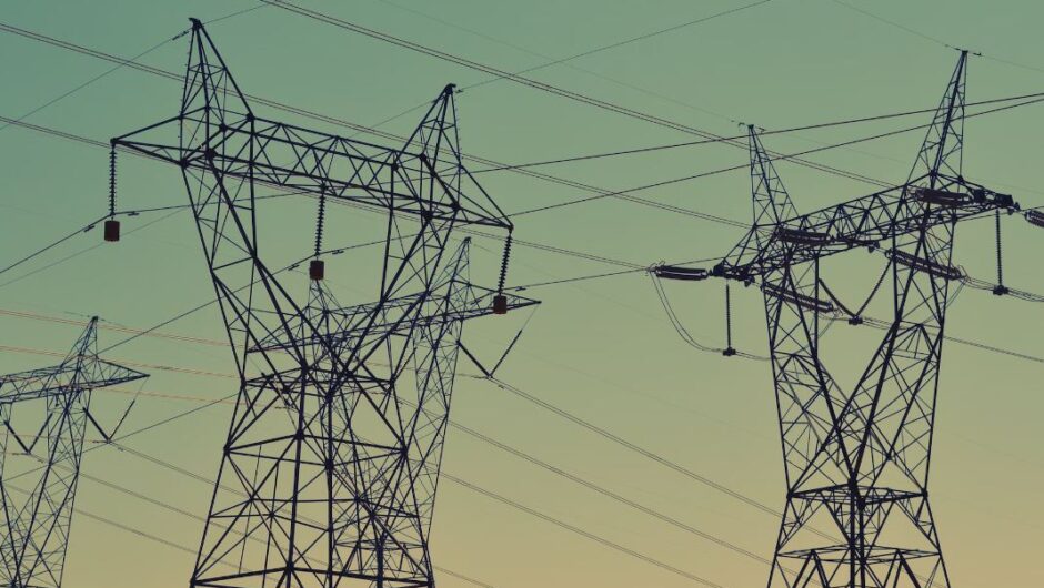 Κόκκινα τιμολόγια ρεύματος: Τα οφέλη και τα μειονεκτήματα για όσα νοικοκυριά τα επιλέξουν – Τι λένε οι ειδικοί, αναλυτικά παραδείγματα