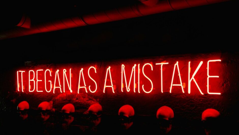 Ιδού η απορία: Γιατί κάνουμε συνεχώς τα ίδια λάθη;