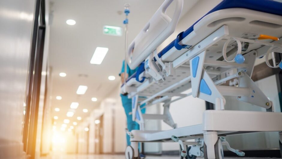 Ελληνικά νησιά: Γεμίζουν από τουρίστες, αδειάζουν από γιατρούς